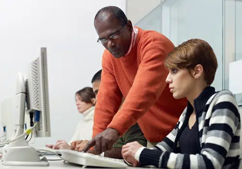 teacher-and-students-in-college_web